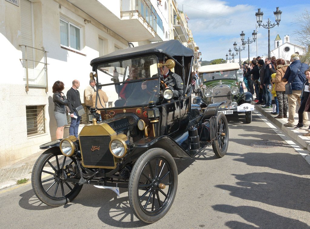 Classic cars on the coast road